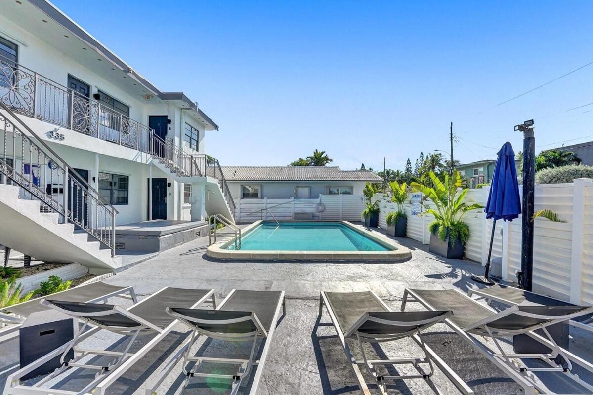 Waves On Desoto Rental Unit With Pool Hollywood Exterior photo