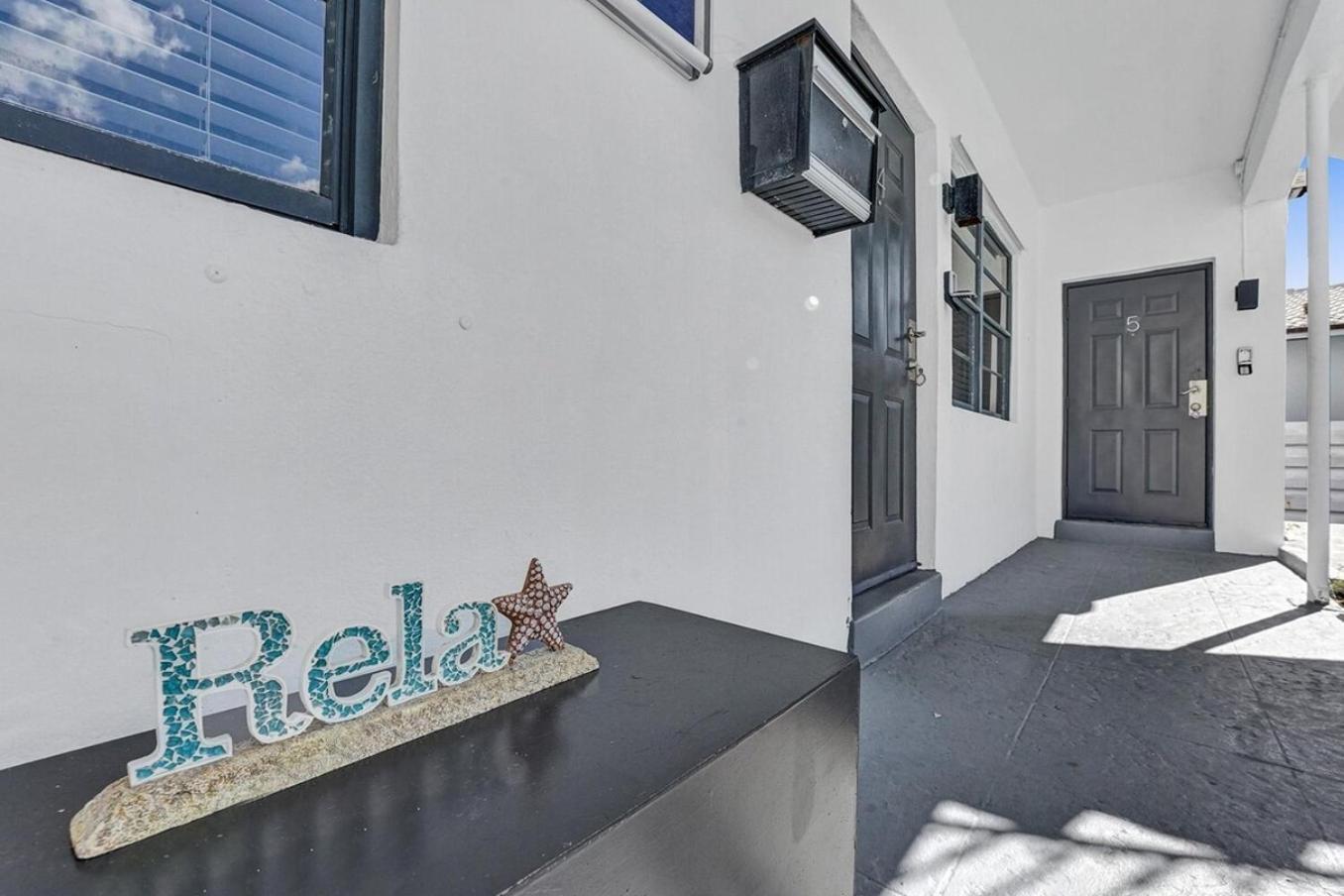 Waves On Desoto Rental Unit With Pool Hollywood Exterior photo