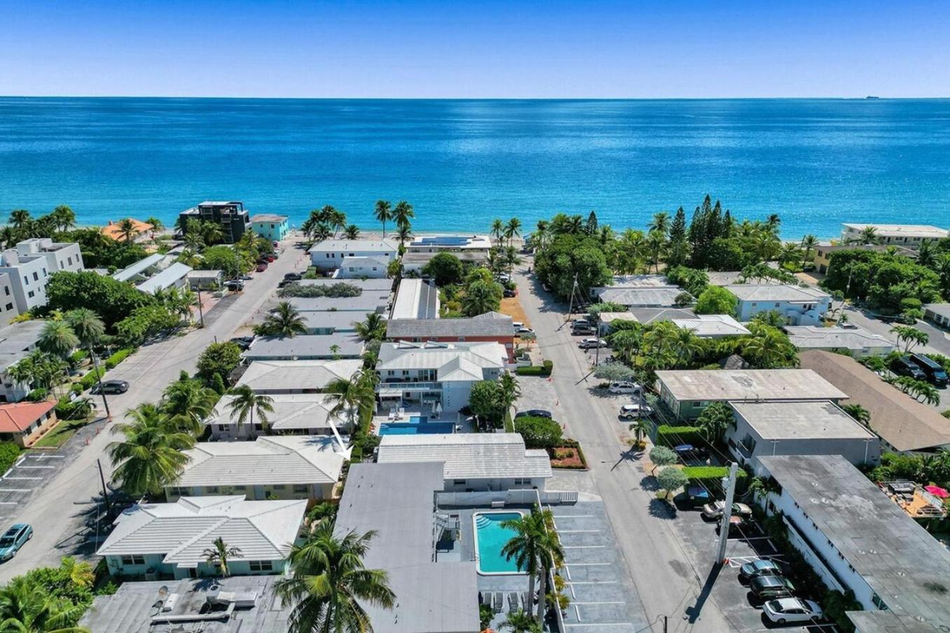 Waves On Desoto Rental Unit With Pool Hollywood Exterior photo