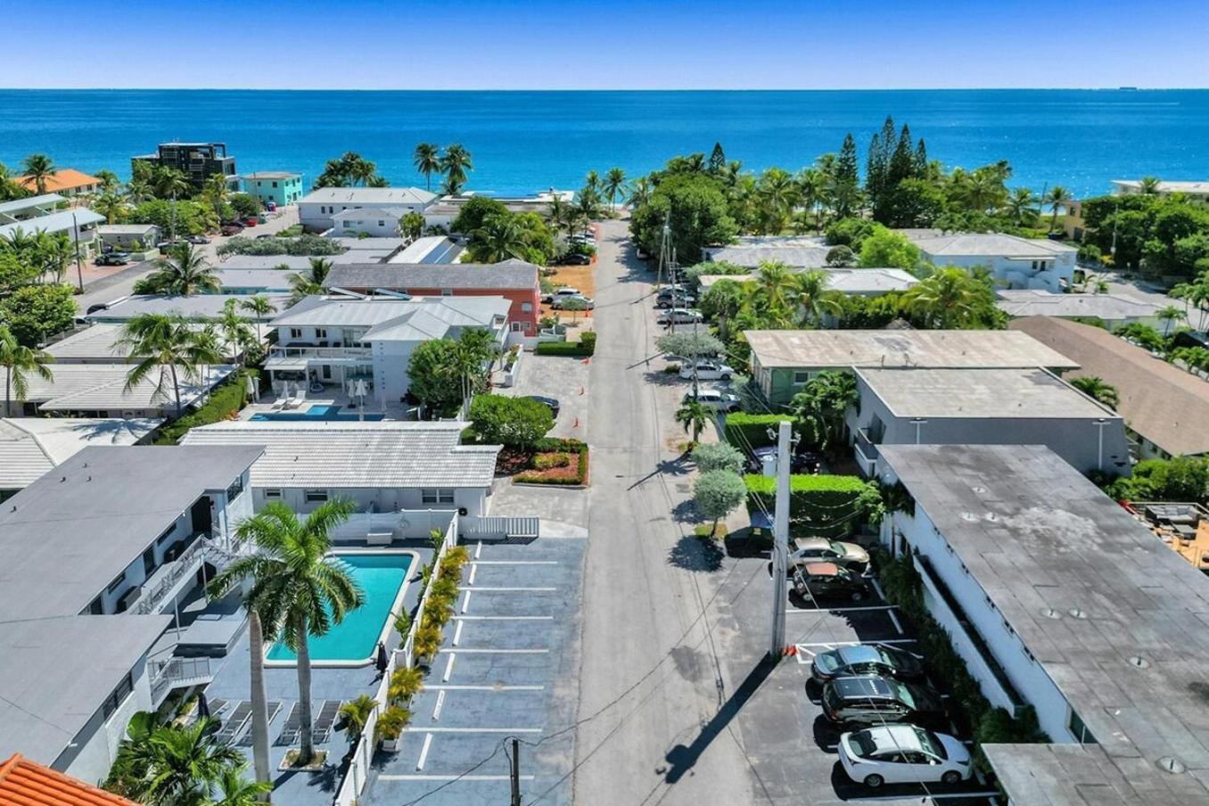 Waves On Desoto Rental Unit With Pool Hollywood Exterior photo