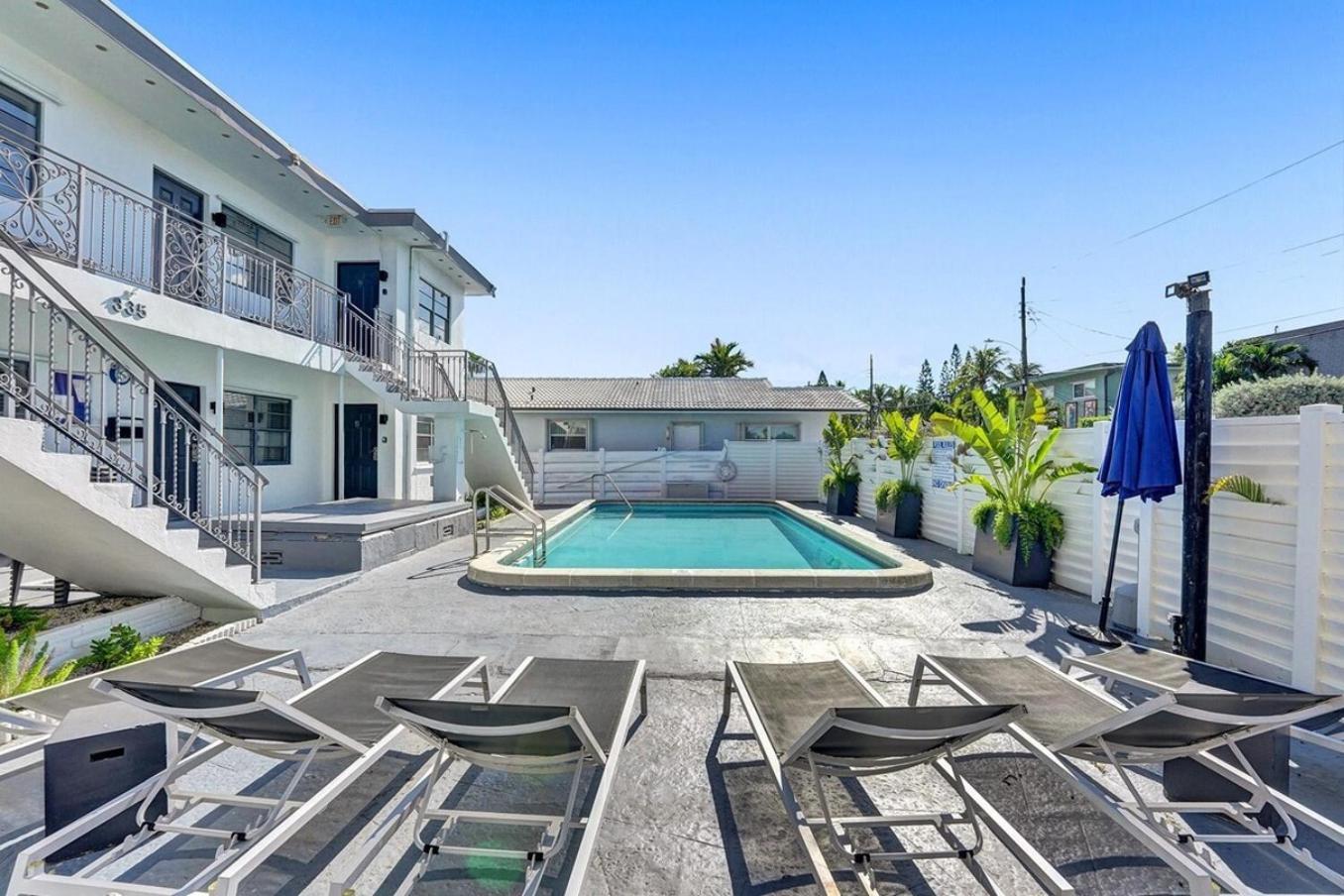 Waves On Desoto Rental Unit With Pool Hollywood Exterior photo