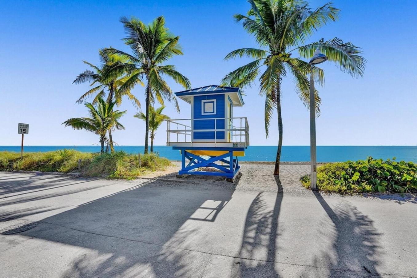 Waves On Desoto Rental Unit With Pool Hollywood Exterior photo